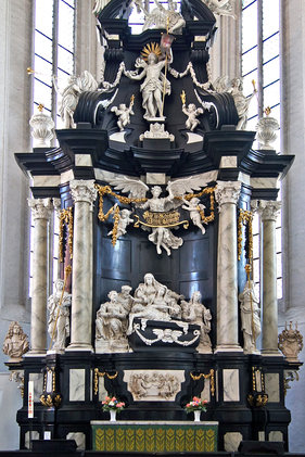 Blick auf den barocken Altar in St. Jakobi