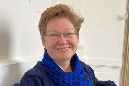 Frau lächelt in die Kamera - Copyright: Martina Zepke-Lembcke