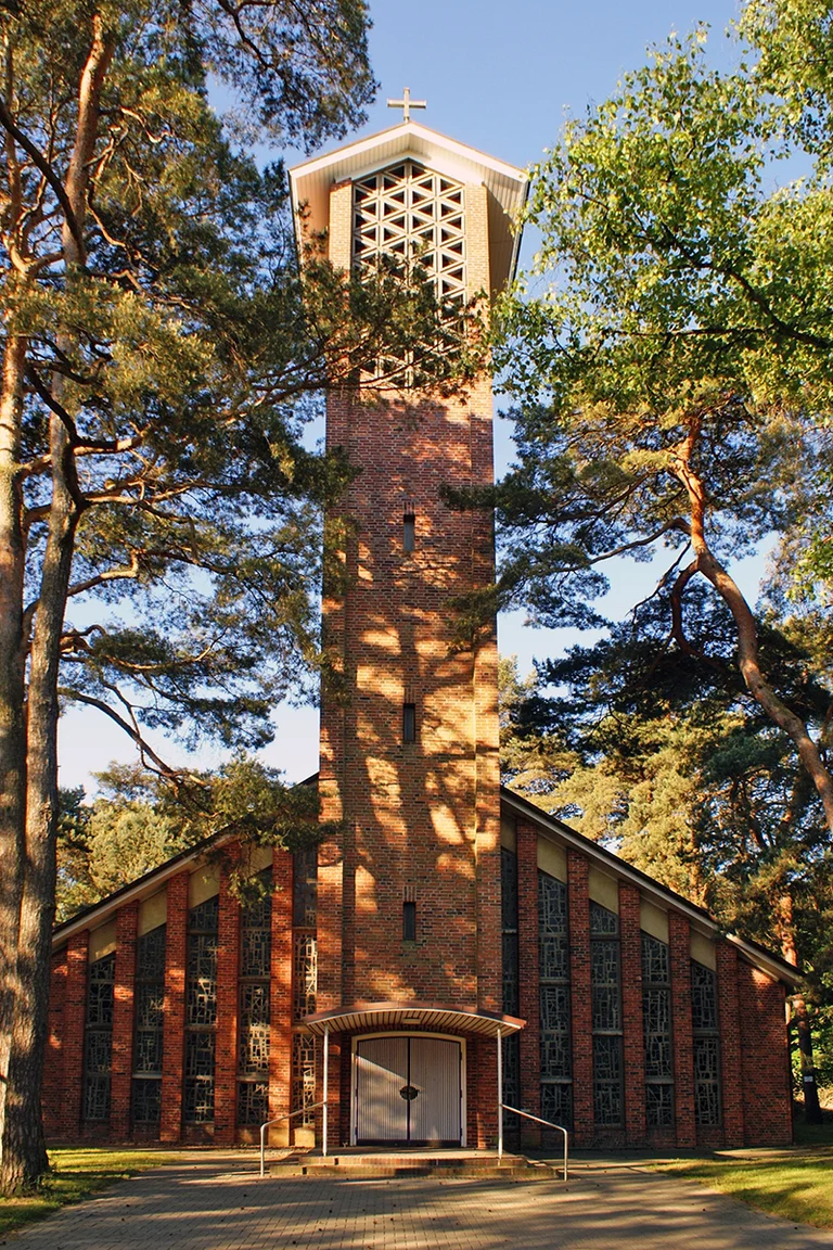 Außenansicht der Christuskirche in Düneberg
