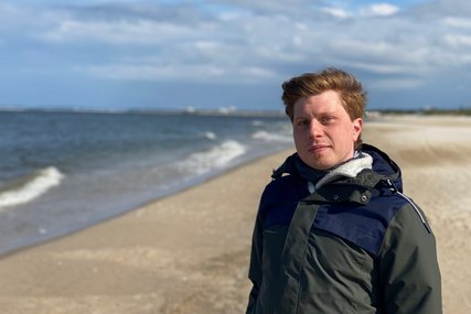 Junger Mann am Meer - Copyright: Alexander Krug 
