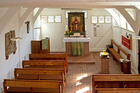 Innenansicht der St.-Georg-Kapelle in Fuhlenhagen, Blick von der Empore