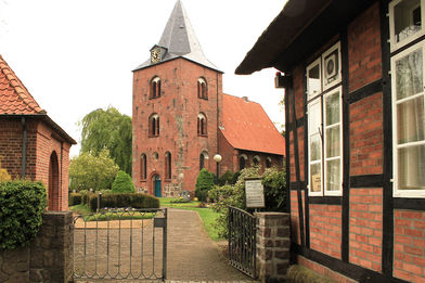 St.-Georg-Kirche Genin Außenansicht - Copyright: Ev.-Luth. Kirchenkreis Lübeck-Lauenburg