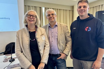 Drei Personen schauen in die Kamera - Copyright: Bastian Modrow