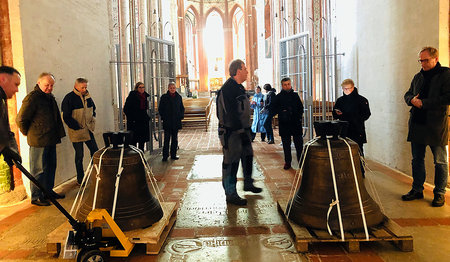 Bis sie den ihnen zugedachten Platz erobern, sind die Glocken im Westwerk von St. Marien zu bewundern.