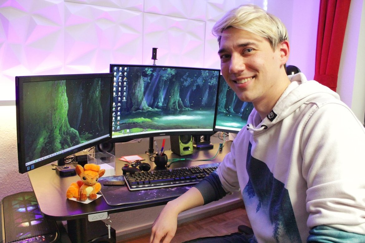 Ein Mann an einem Gaming-Platz