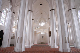 Blick durch den Innenraum von St. Petri