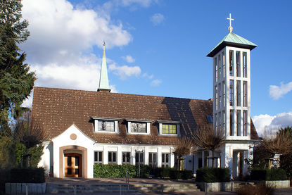 Außenansicht der Martin-Luther-Kirche Wentorf - Copyright: Manfred Maronde