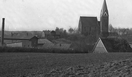 Historische Aufnahme einer Kirche.