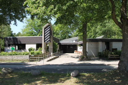 Eingang der St.-Thomaskirche Geesthacht Gemeindebüro Grünhof-Tesperhude