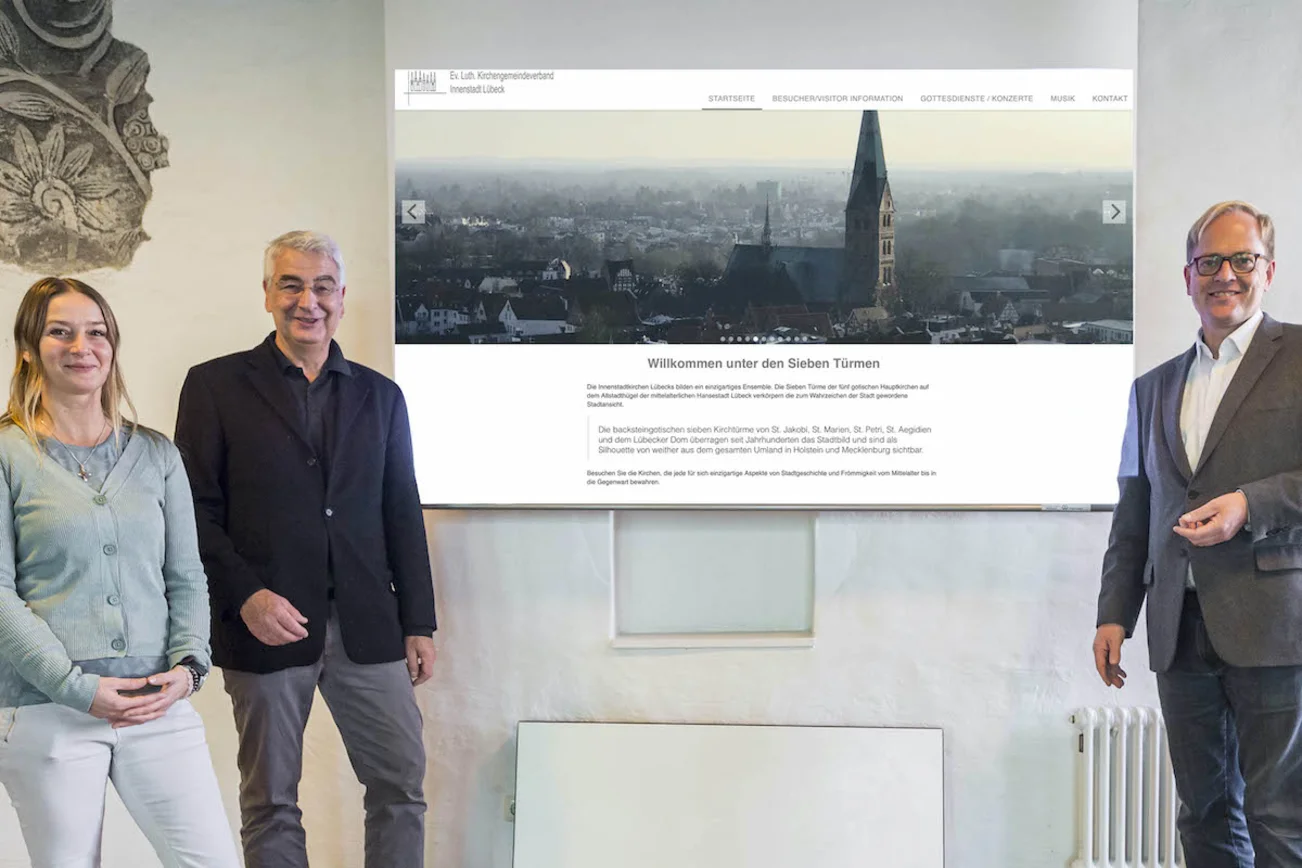 Steffi Niemann, Lutz Jedeck und Robert Pfeifer haben hinter den Kulissen die neue Internetseite der Innenstadtgemeinden erstellt.