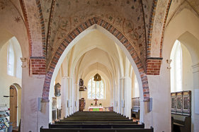 Innenansicht der Marienkirche Büchen-Dorf, Blick durchs Hauptschiff