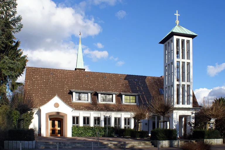 Außenansicht der Martin-Luther-Kirche Wentorf