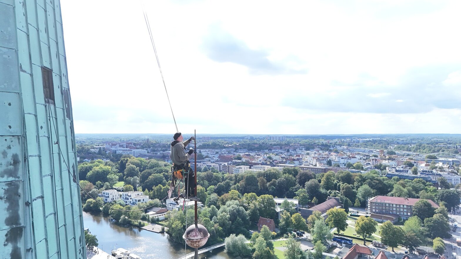Blick auf Turmarbeiten an St. Petri Lübeck 