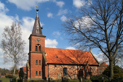 Außenansicht von St. Lorenz Schmilau von der Seite - Copyright: Manfred Maronde