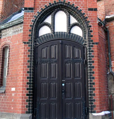 Außenansicht eines Seiteneingangs