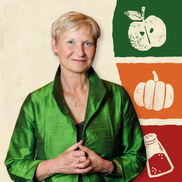 Eine Frau schaut in die Kamera