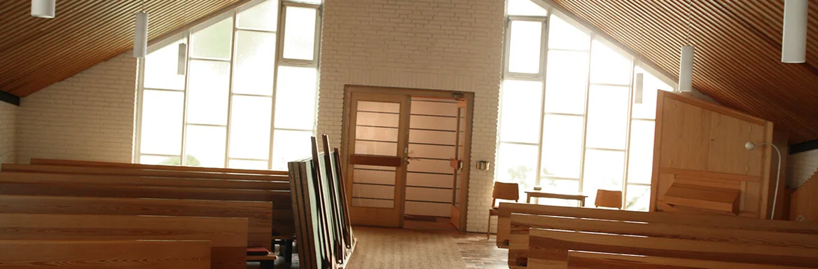 Ausgang und Orgel der Auferstehungskapelle Güster