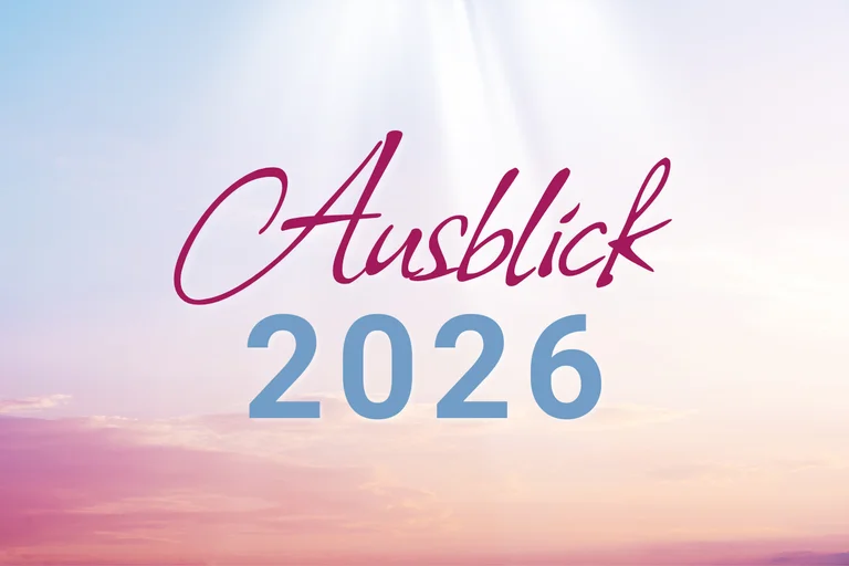 Der Schriftzug 2ausblick 2026" vor lila Himmel