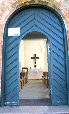 Eingang der Wege-Kapelle in Klein Grönau