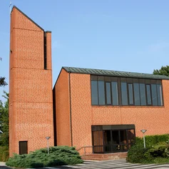 Gesamtansicht der Bugenhagenkirche von der Seite des Eingangs