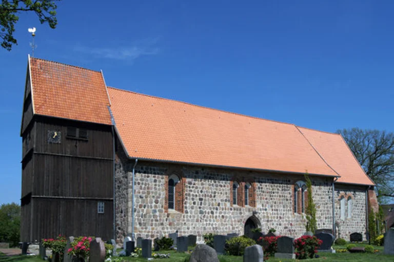 St.-Johannis-Kirche in Sterley Außenansicht