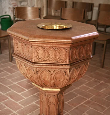 Das Taufbecken der Maria-Magdalenen-Kirche Mustin