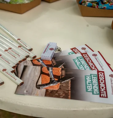 Kirchenbauhütten-Merch auf dem Drachenbootrennen
