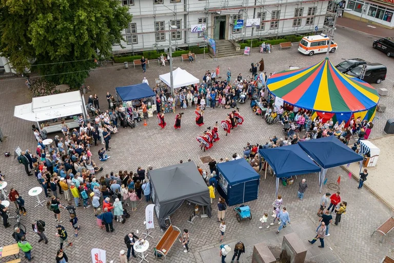 Blick auf einen Platz 