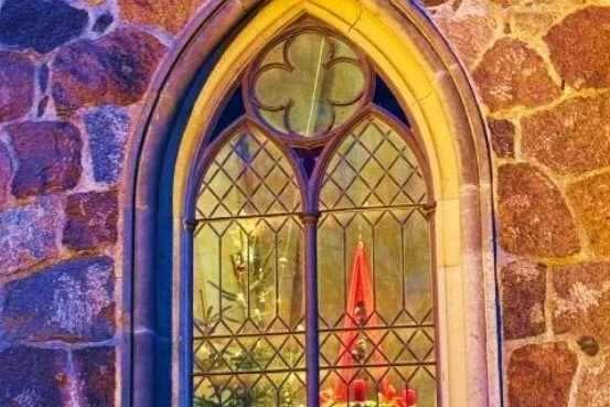 Kirchenfenster Adventskranz