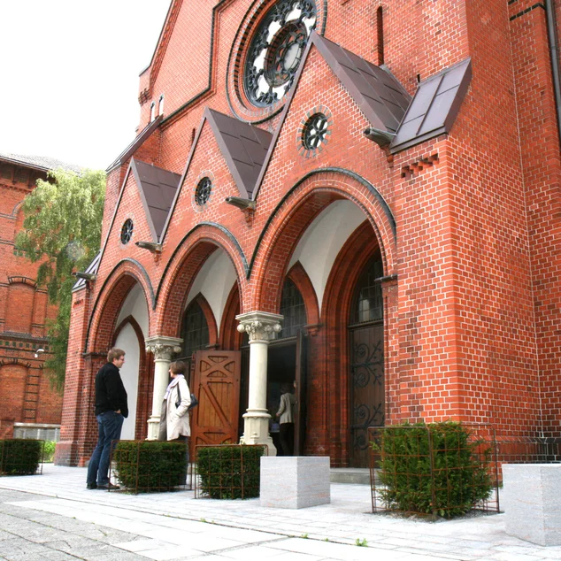 Der Eingang der St.-Matthäi-Kirche