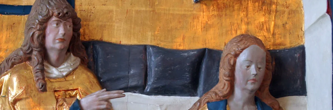 Ein Relief in der St.-Johannis-Kapelle in Schnakenbek