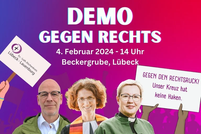 Drei Menschen vor dem Schriftzug Demo gegen Rechts.