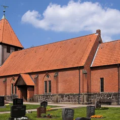 Seitliche Außenansicht der Pötrauer Kirche