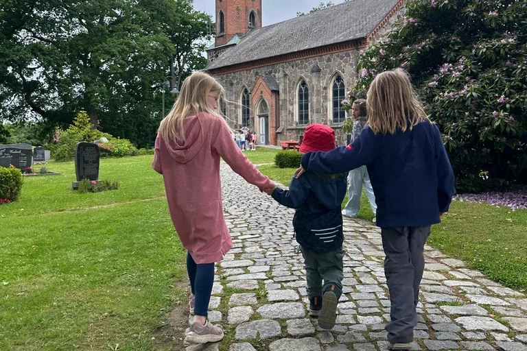 Kinder vor St. Marienkirche