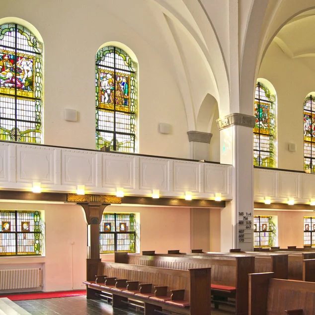 Blick vom Altar aus auf die Südempore in St. Gertrud