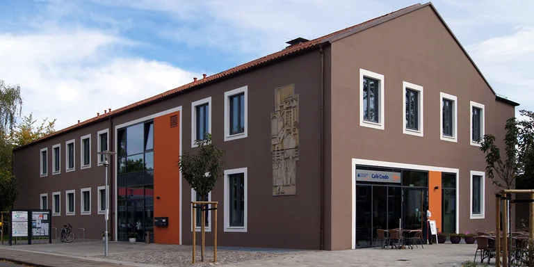 Außenansicht des Gemeindezentrums KirchenFORUM Alte Post