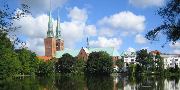Blick über den Mühlenteich auf den Dom
