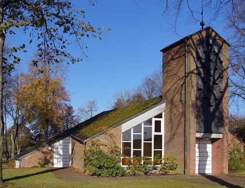 Eingang der Auferstehungskapelle Güster von außen