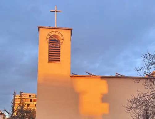 Blick auf eine Kirche