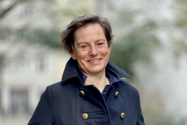 Pastorin Reichelt lächelt in die Kamera