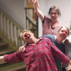 Vier Frauen mit Clownsnase