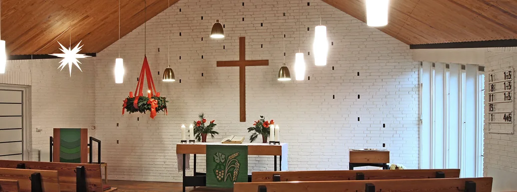 Innenansicht mit Blick auf den Altar der Auferstehungskapelle Güster