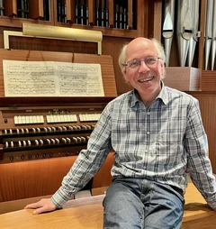 NOrbert Drechsler an der Orgel in St. Johannes Kücknitz