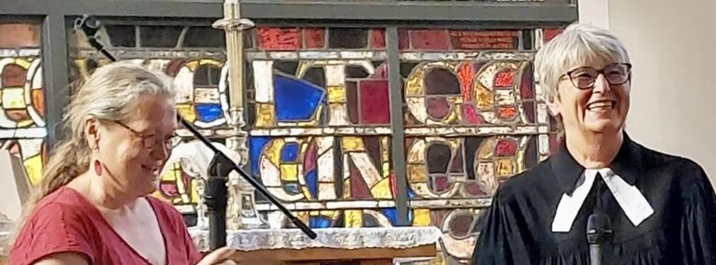 Zwei Menschen im Dialog