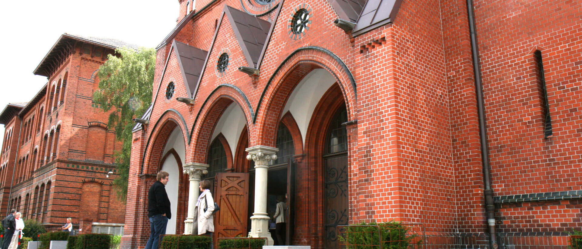 Der Eingang der St.-Matthäi-Kirche