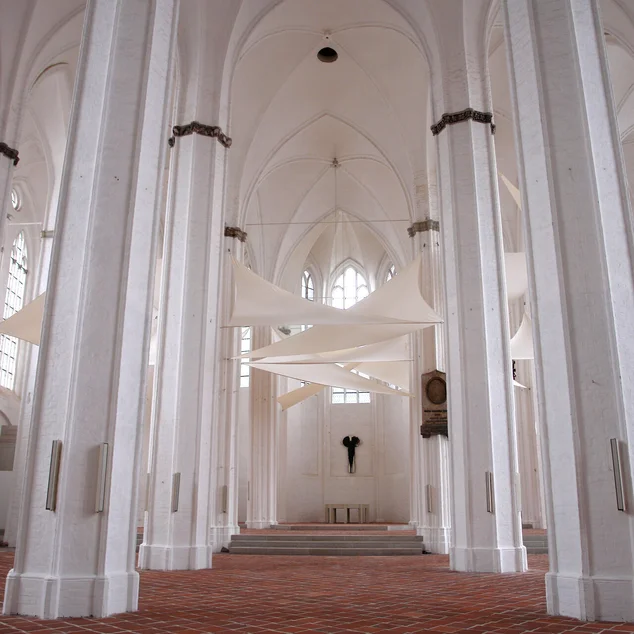 Blick durch den Innenraum von St. Petri