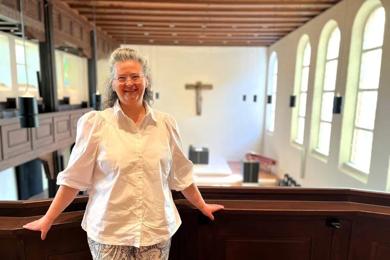 Olga Mull, Kantorin, auf der Empore ovn St. Johannes Kücknitz