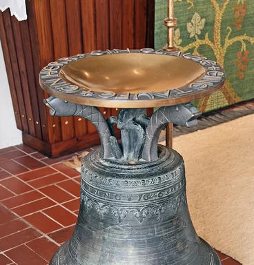 Taufbecken mit Glocken-Sockel in der Maria-Magdalenen-Kapelle Talkau