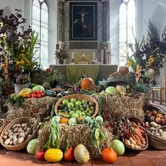 Erntedank geschmückter Altar