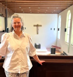 Olga Mull, Kantorin, auf der Empore ovn St. Johannes Kücknitz